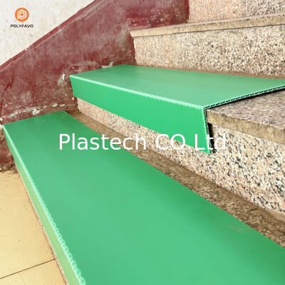 Retardante de incêndio 5mm Protector de piso de escada PP Painel de honeycomb feltro Antiderrapante Superfície de uma peça Design dobrado Leve Durável